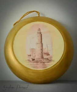 Padella recuperata e decorata a mano con un faro
