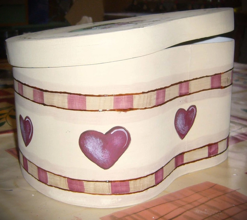 Scatola con Libellula dipinta in country painting