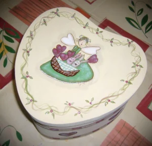 Scatola con Libellula dipinta in country painting