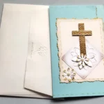 Biglietto di auguri fatto a mano per la Prima Comunione con croce dorata